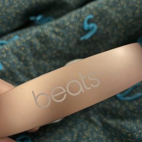Solo3 Wireless On-Ear Headphones – Gold photo review